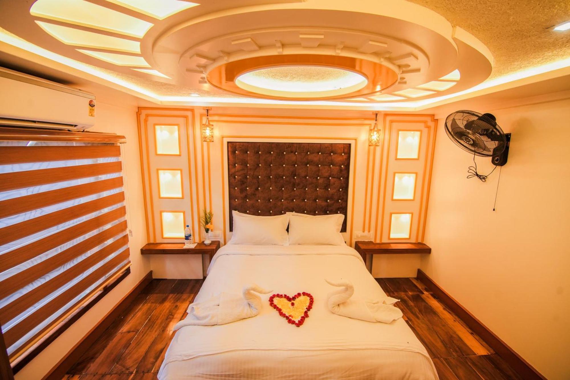 Kera Houseboats Alleppey Alappuzha Eksteriør bilde